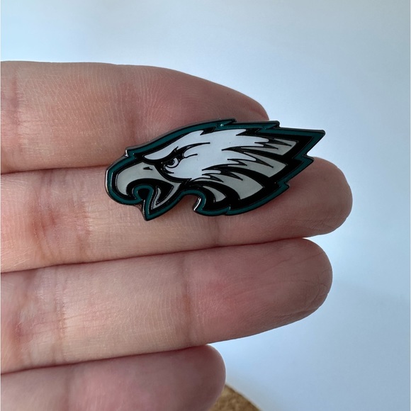 PHI Eagles Classic Enamel Lapel Hat Pin Brooch - Picture 2 of 5